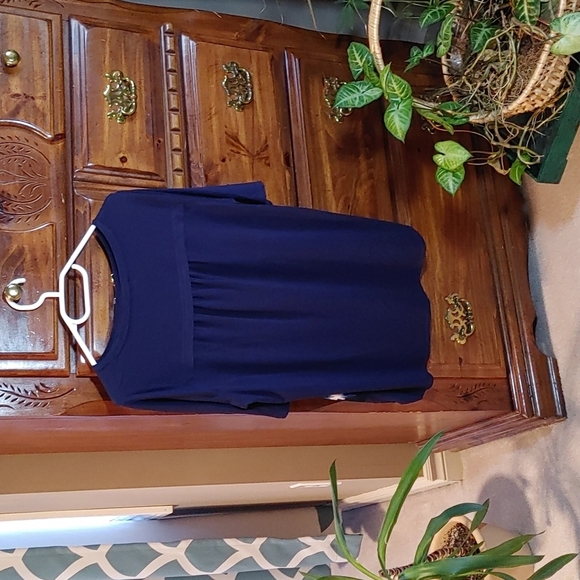 🌻Lord & Taylor Navy Dark Floral Top Medium - Picture 2 of 5